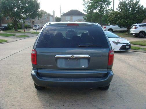 2006 Chrysler Town & Country Base