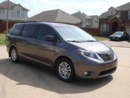 2012 Toyota Sienna XLE