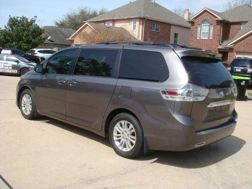 2012 Toyota Sienna XLE