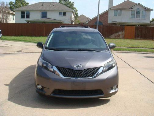 2012 Toyota Sienna XLE