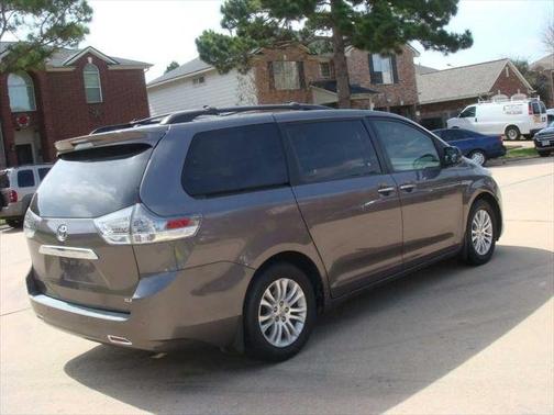 Predawn Gray Mica 2012 Toyota Sienna 5dr 8-Pass Van V6 XLE FWD (Natl)