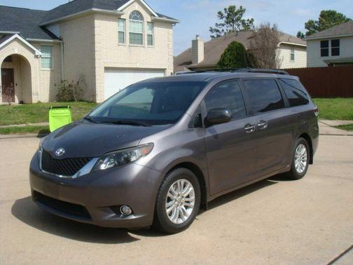 2012 Toyota Sienna XLE