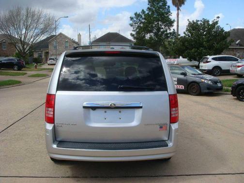 2010 Chrysler Town & Country Touring