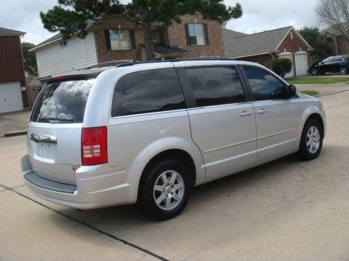2010 Chrysler Town & Country Touring