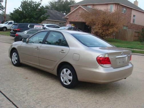 2005 Toyota Camry LE