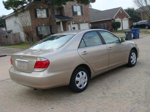 2005 Toyota Camry LE