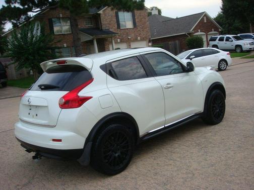 White Pearl 2011 Nissan Juke 5dr Wgn I4 CVT SL AWD