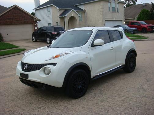 White Pearl 2011 Nissan Juke 5dr Wgn I4 CVT SL AWD