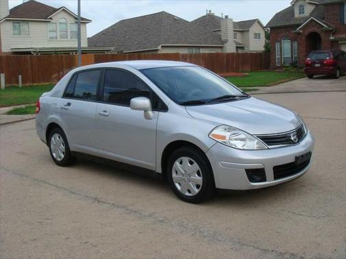 2011 Nissan Versa 1.8 S