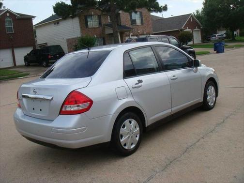 2011 Nissan Versa 1.8 S