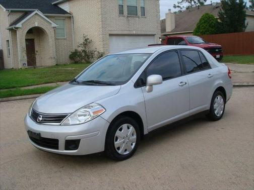 2011 Nissan Versa 1.8 S