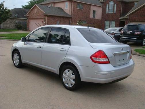2011 Nissan Versa 1.8 S