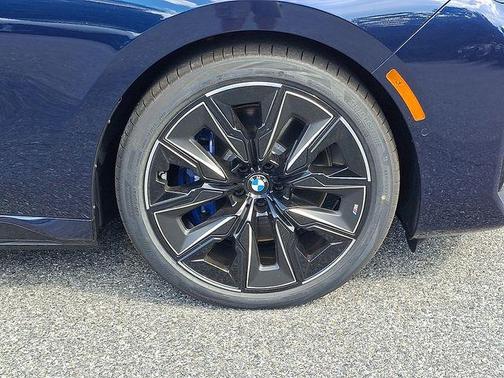 2026 BMW 750e xDrive