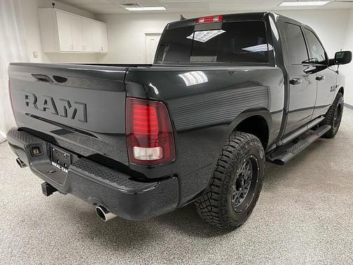 Brilliant Black Crystal Pearlcoat 2017 RAM 1500 Night Crew Cab 4x2 5'7' Box
