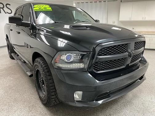 Brilliant Black Crystal Pearlcoat 2017 RAM 1500 Night Crew Cab 4x2 5'7' Box