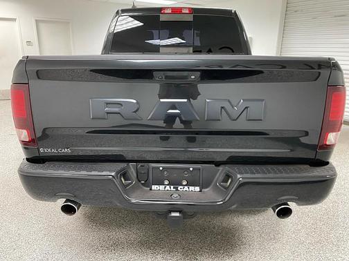 Brilliant Black Crystal Pearlcoat 2017 RAM 1500 Night Crew Cab 4x2 5'7' Box