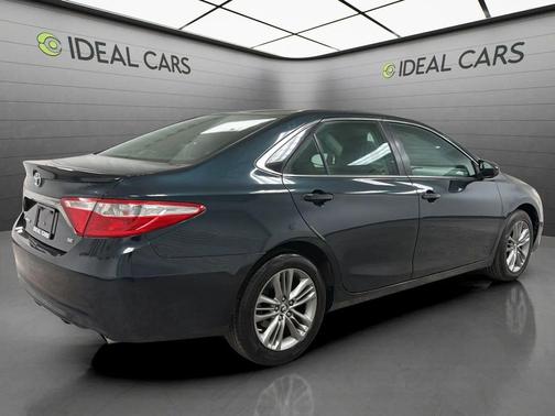 Midnight Black Metallic 2016 Toyota Camry SE