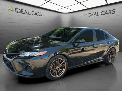 Midnight Black Metallic 2020 Toyota Camry SE