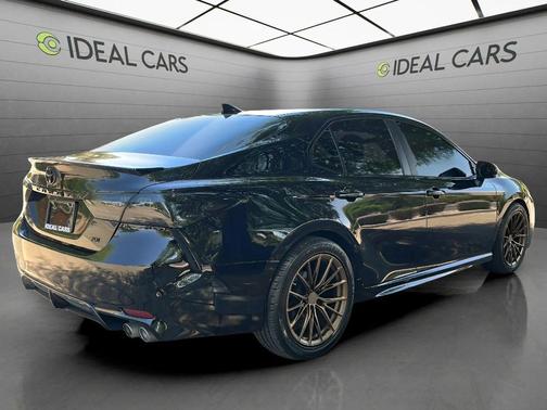 Midnight Black Metallic 2020 Toyota Camry SE