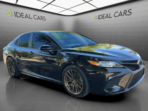 Midnight Black Metallic 2020 Toyota Camry SE