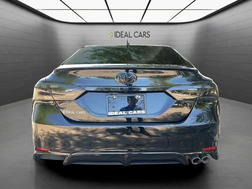 Midnight Black Metallic 2020 Toyota Camry SE