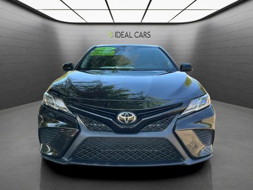 Midnight Black Metallic 2020 Toyota Camry SE