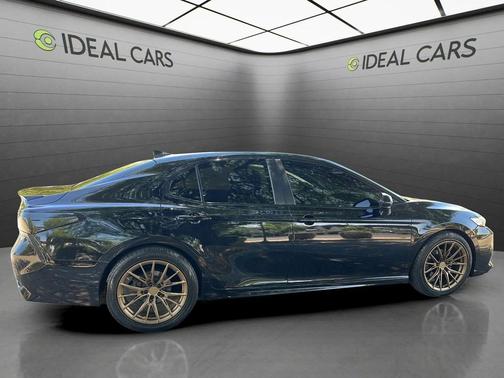 Midnight Black Metallic 2020 Toyota Camry SE