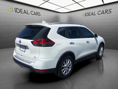 Pearl White 2017 Nissan Rogue SV