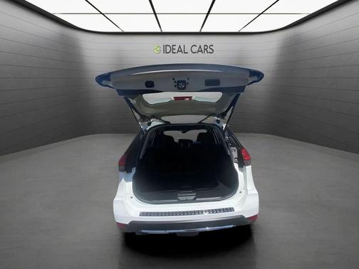 Pearl White 2017 Nissan Rogue SV