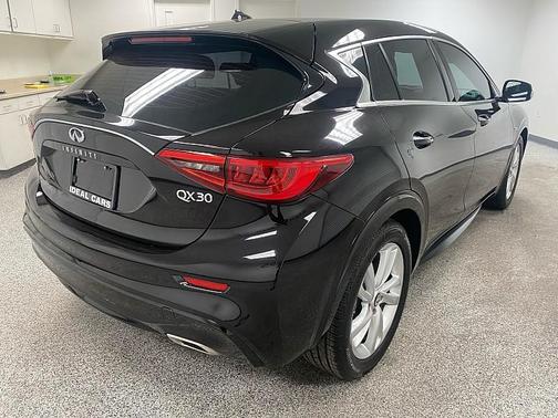 2018 INFINITI QX30 Luxury