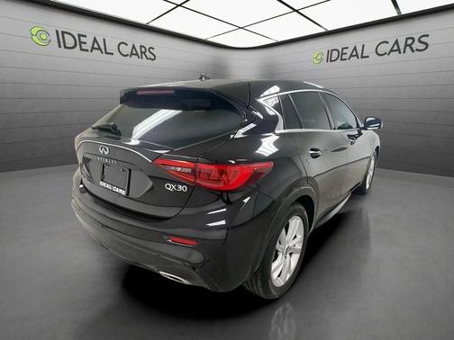 Black Obsidian 2018 INFINITI QX30 Luxury