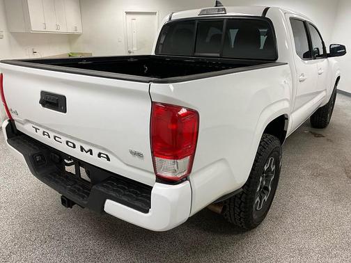 2017 Toyota Tacoma SR