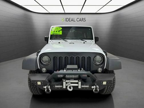Bright White Clearcoat 2017 Jeep Wrangler Willys Wheeler