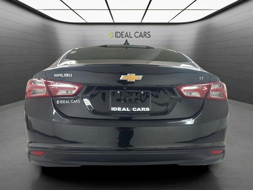 Mosaic Black Metallic 2022 Chevrolet Malibu FWD LT