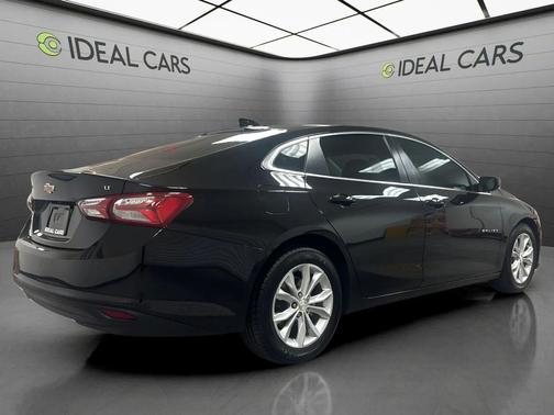 Mosaic Black Metallic 2022 Chevrolet Malibu FWD LT