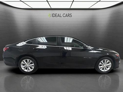 Mosaic Black Metallic 2022 Chevrolet Malibu FWD LT