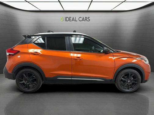Monarch Orange/Super Black 2019 Nissan Kicks SR