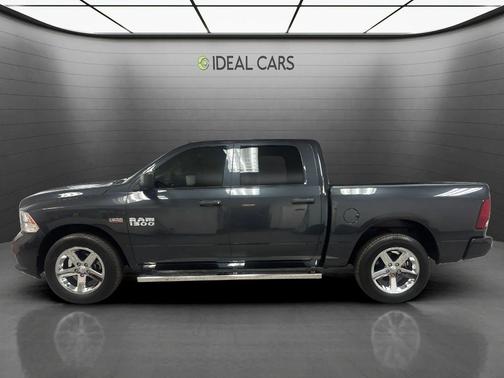 Brilliant Black Crystal Pearlcoat 2018 RAM 1500 Express
