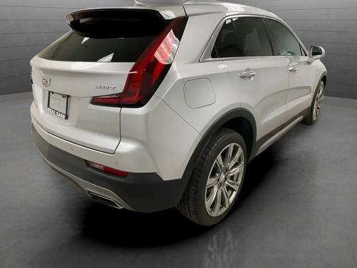 Radiant Silver Metallic 2019 Cadillac XT4 Premium Luxury