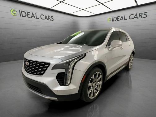 Radiant Silver Metallic 2019 Cadillac XT4 Premium Luxury