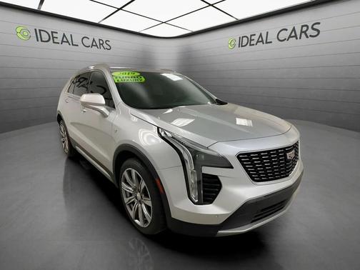 Radiant Silver Metallic 2019 Cadillac XT4 Premium Luxury