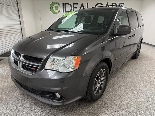 Granite Pearlcoat 2017 Dodge Grand Caravan SXT