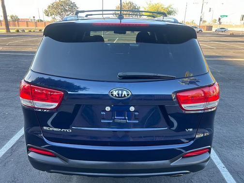 Blue 2018 Kia Sorento LX