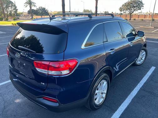 Blue 2018 Kia Sorento LX
