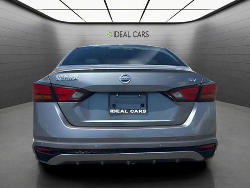 Brilliant Silver Metallic 2022 Nissan Altima 2.5 SV