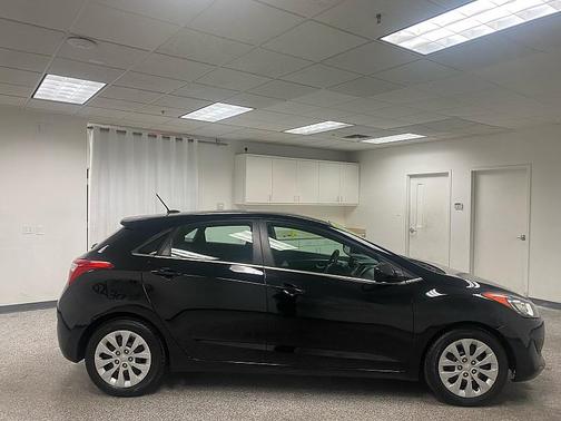 2017 Hyundai Elantra GT Base