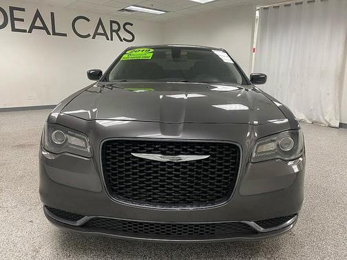 2019 Chrysler 300 Touring
