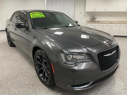 2019 Chrysler 300 Touring