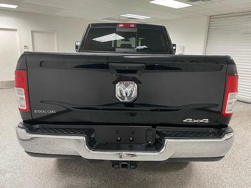 2019 RAM 3500 Tradesman Crew Cab 4x4 6'4' Box