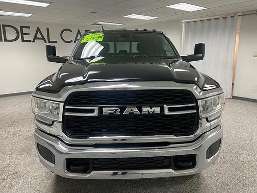 2019 RAM 3500 Tradesman Crew Cab 4x4 6'4' Box
